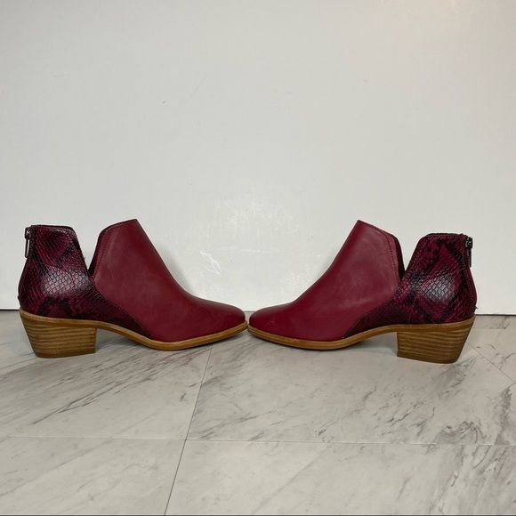 New! Vince Camuto Abrinna Red Snake Print Leather Bootie 7 1/2W - Picture 5 of 16